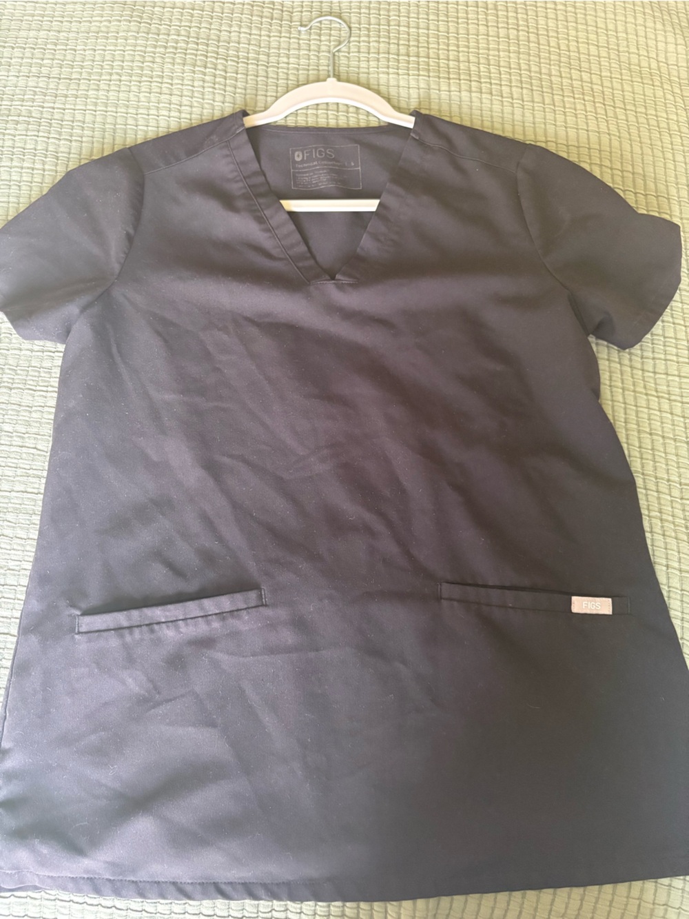 Black Figs 2 Pocket Scrub Top